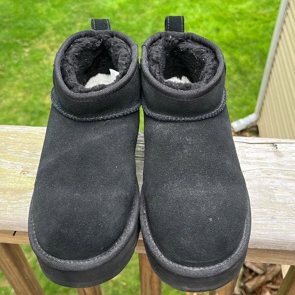 Womens UGG platform boots - Picture 2 of 6
